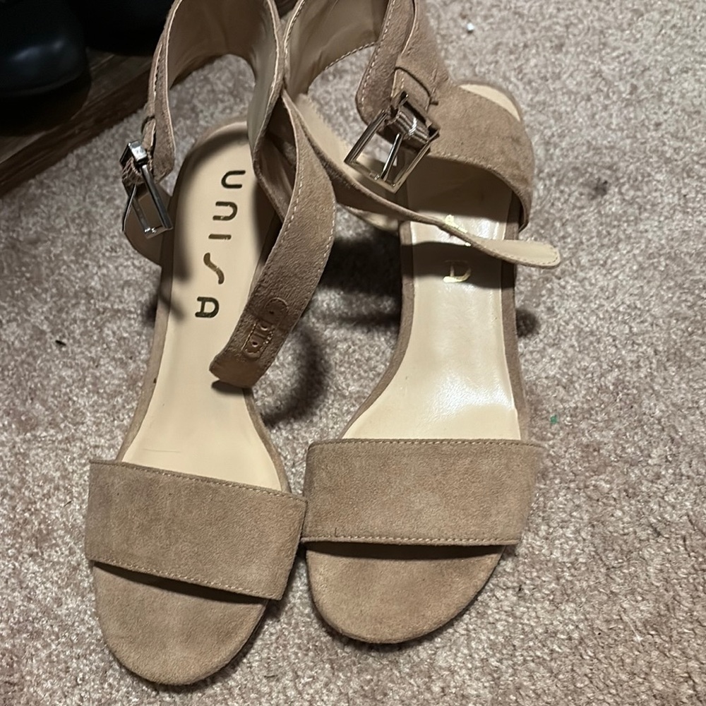 Unisa Tan Sandals Minimalist Design